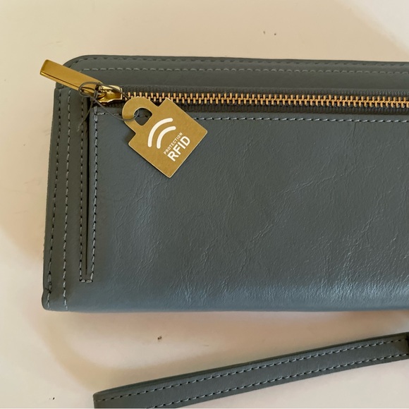 Fossil Logan RFID Zip Around Wallet - Picture 5 of 13